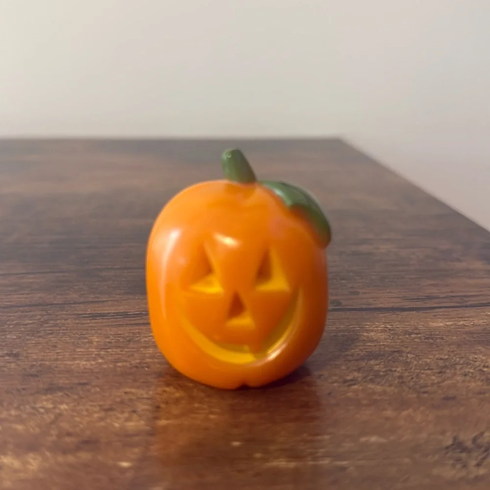Hallmark Merry Miniatures Halloween Happy Pumpkin Resin Jack-O-Lantern Figurine